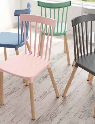 Pack de 4 sillas de polipropileno con patas de madera