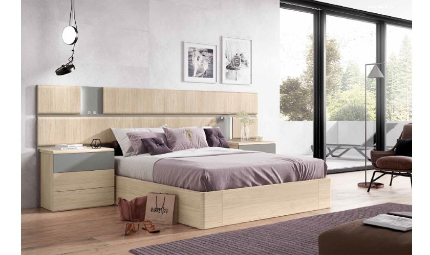 Dormitorio completo formado por cabecero, somier y dos mesitas en madera color madera nude con acabados en madera gris tormenta