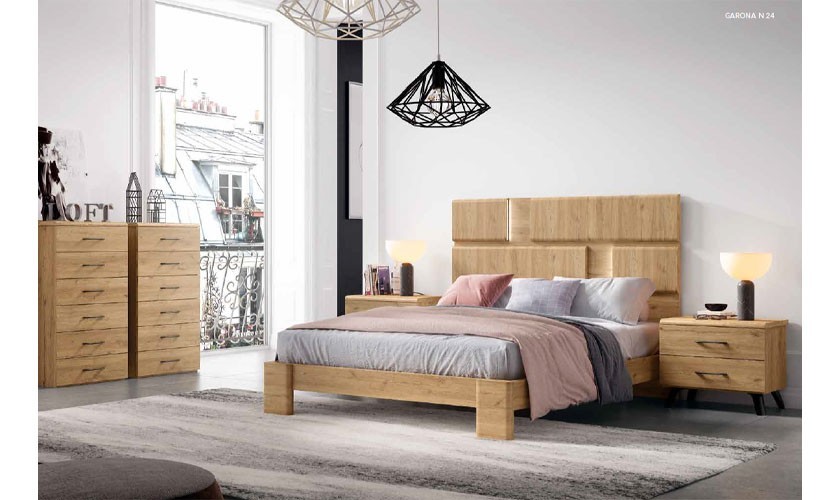 Dormitorio completo formado por cabecero, somier, dos mesitas y dos sinfonier en color madera natural