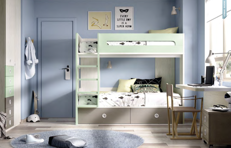 Dormitorio con cama litera, mesa de estudio y armario